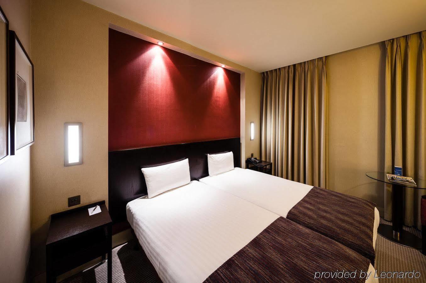 Nh London Kensington Hotel Bagian luar foto